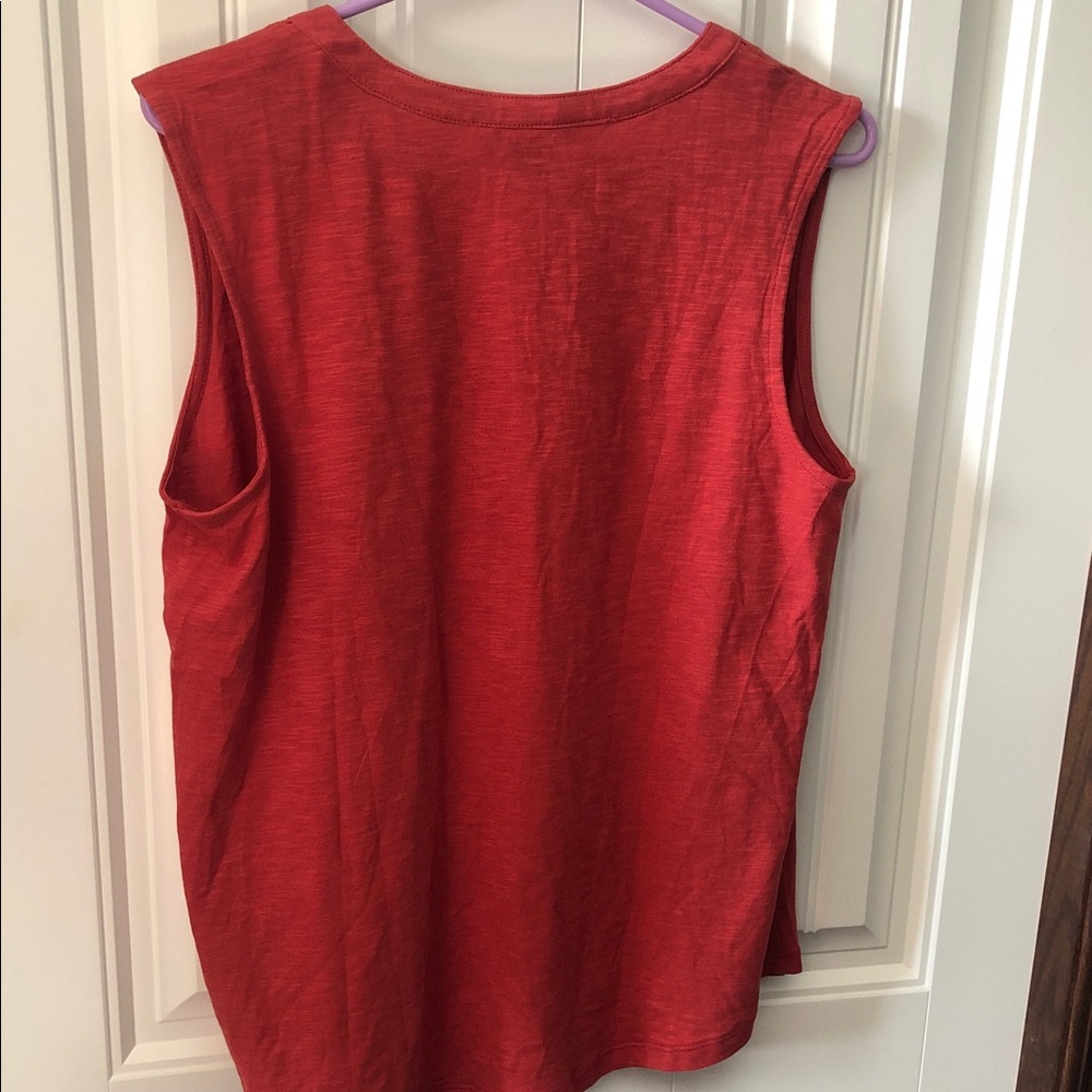 Tahari Red Sleeveless Split-Neck Tank Top - Picture 3 of 4